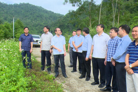Đồng chí Bí thư Tỉnh ủy khảo sát thực tế tại thôn Bản Bung, xã Thanh Tương