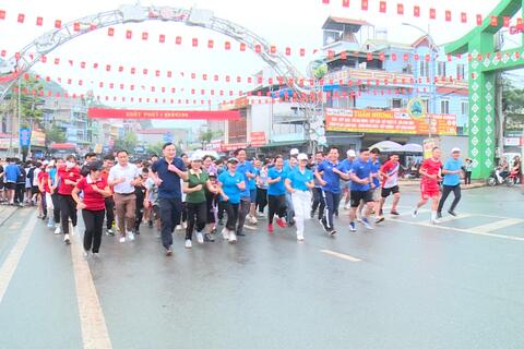 Phát động ngày chạy Olympic vì sức khỏe toàn dân và Giải Việt dã Tiền Phong huyện Na Hang năm 2024