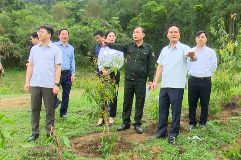 Đồng chí Phó chủ tịch UBND tỉnh Hoàng Việt Phương và đoàn công tác làm việc tại huyện Na Hang