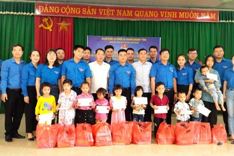 Đoàn Khối các cơ quan và doanh nghiệp tỉnh tình nguyện tại xã Thượng Giáp